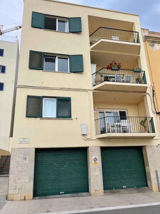 산펠리우데기솔스 Aquamarine Sant Feliu En La Playa Con Patio 아파트 외부 사진
